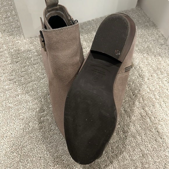 Blondo Sadie Waterproof Bootie. Size 8.5. Mushroom Suede. *good condition* - Picture 3 of 15